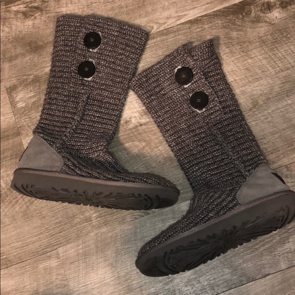 UGG CLASSIC CARDY II BOOT - JUNIORS SIZE 4